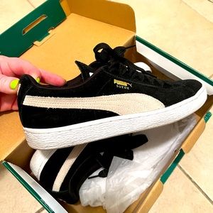 Hardly worn Puma sneakers